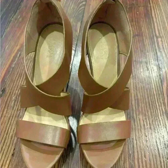 Michael Kors NWOT Elana Brown Leather Strappy Platform Heel Sz 7 - Picture 8 of 8